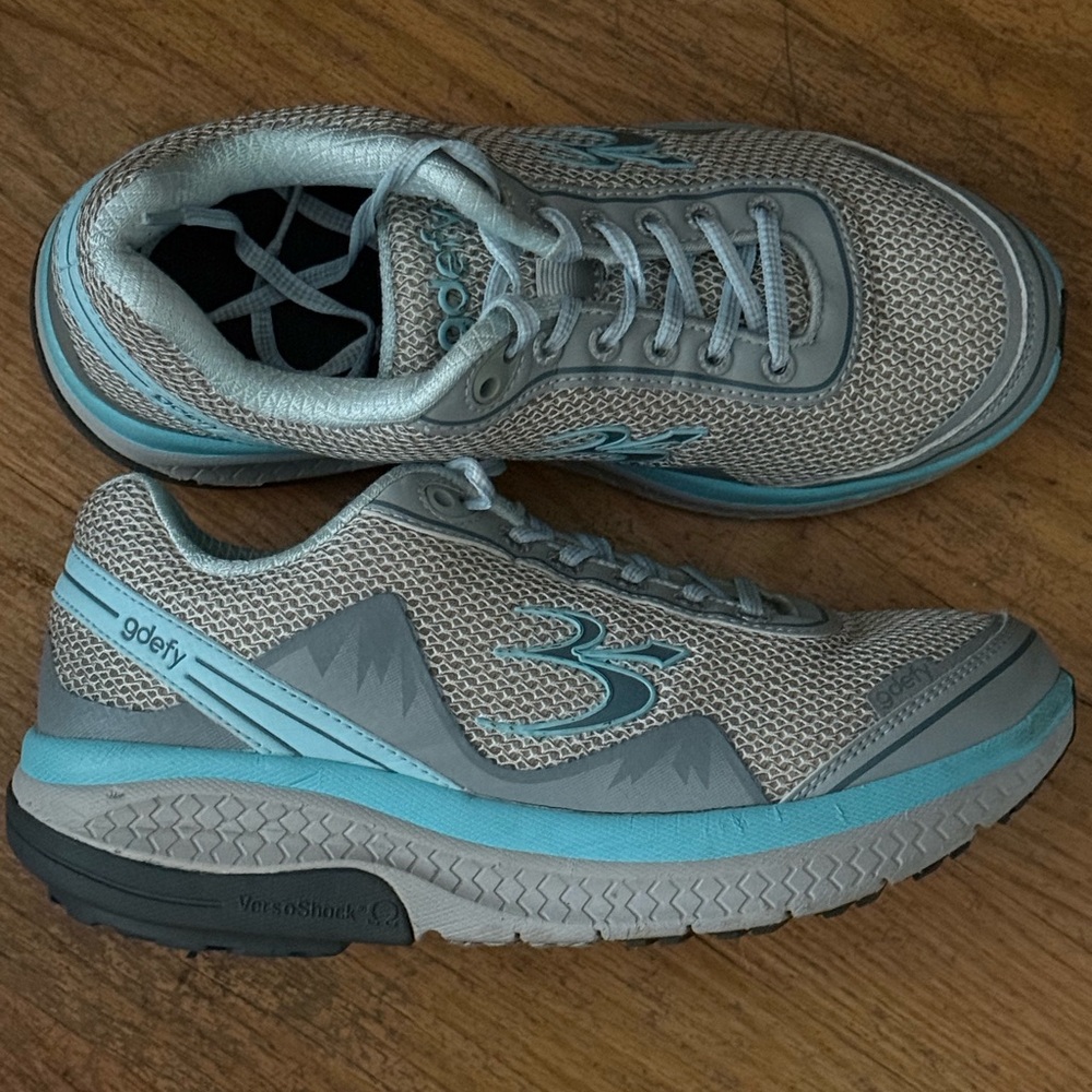 EUC G-Defy Mighty Walk shoes - 7.5 - blue-gray